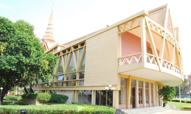 chaktomuk-Conference-hall.jpg